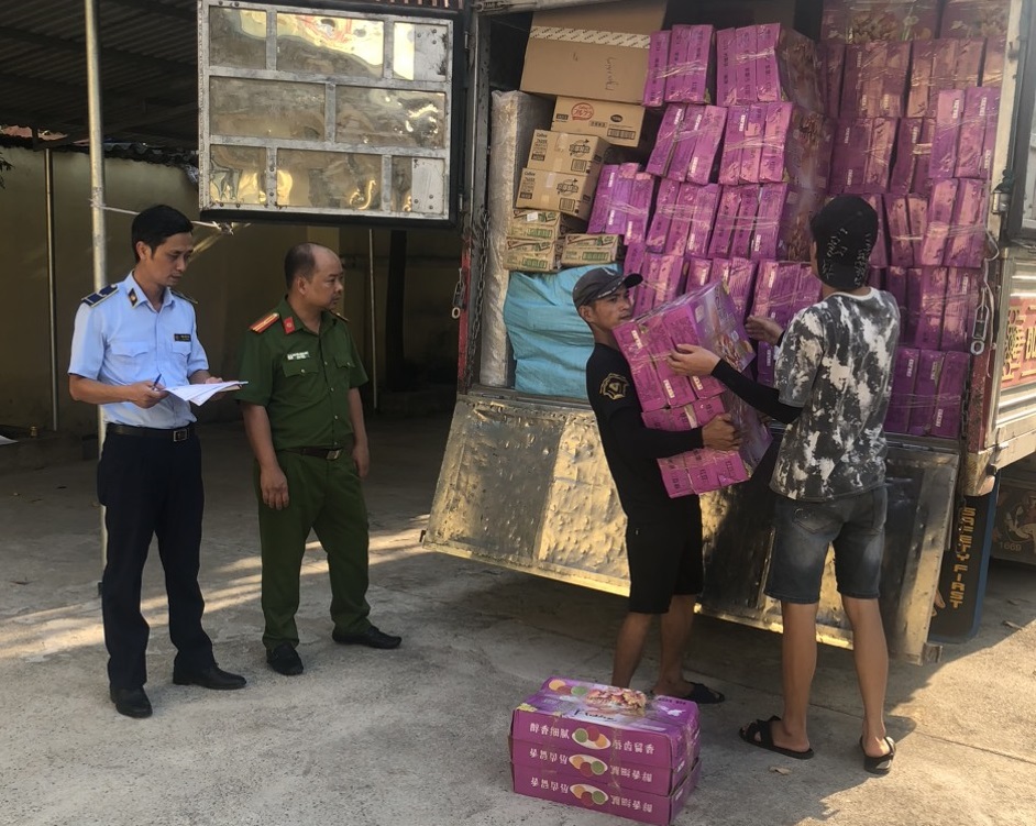 Hưng Yên: Tịch thu 21.000 chiếc bánh Trung thu nhập lậu 